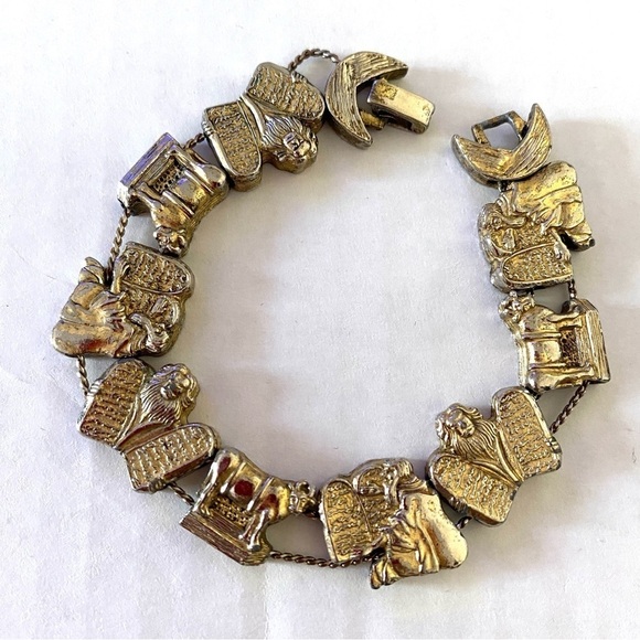 Religious Charm Bracelet Sliding Scrolls, Cows, Lions Moses Goldtone Vintage - Picture 1 of 6